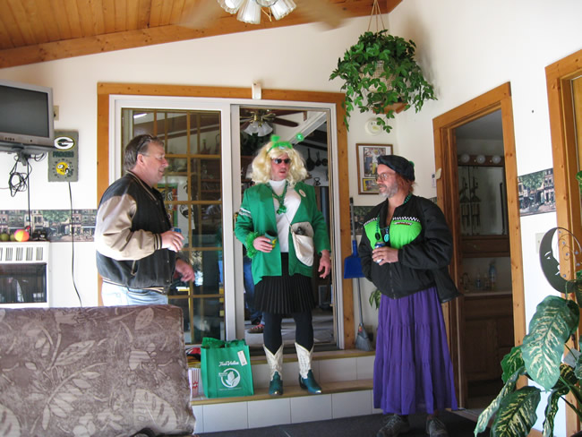 /pictures/ST Pats Float 2009 - No snow our guys keep draging/IMG_1329.jpg